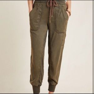 ANTHROPOLOGIE The Nomad Jogger in Olive Medium